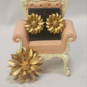 Vintage Sarah Coventry Gold Tone Zinnia Floral Brooch and Earring Set